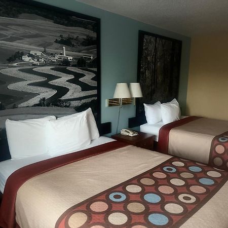 Super 8 By Wyndham Sparta Exterior photo