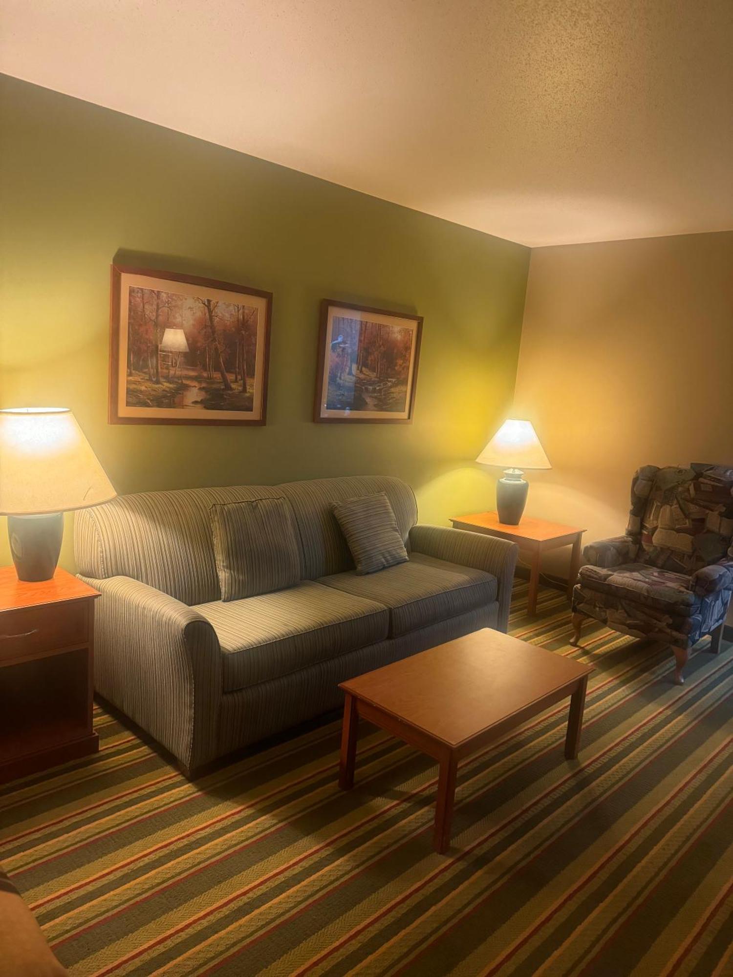 Super 8 By Wyndham Sparta Exterior photo