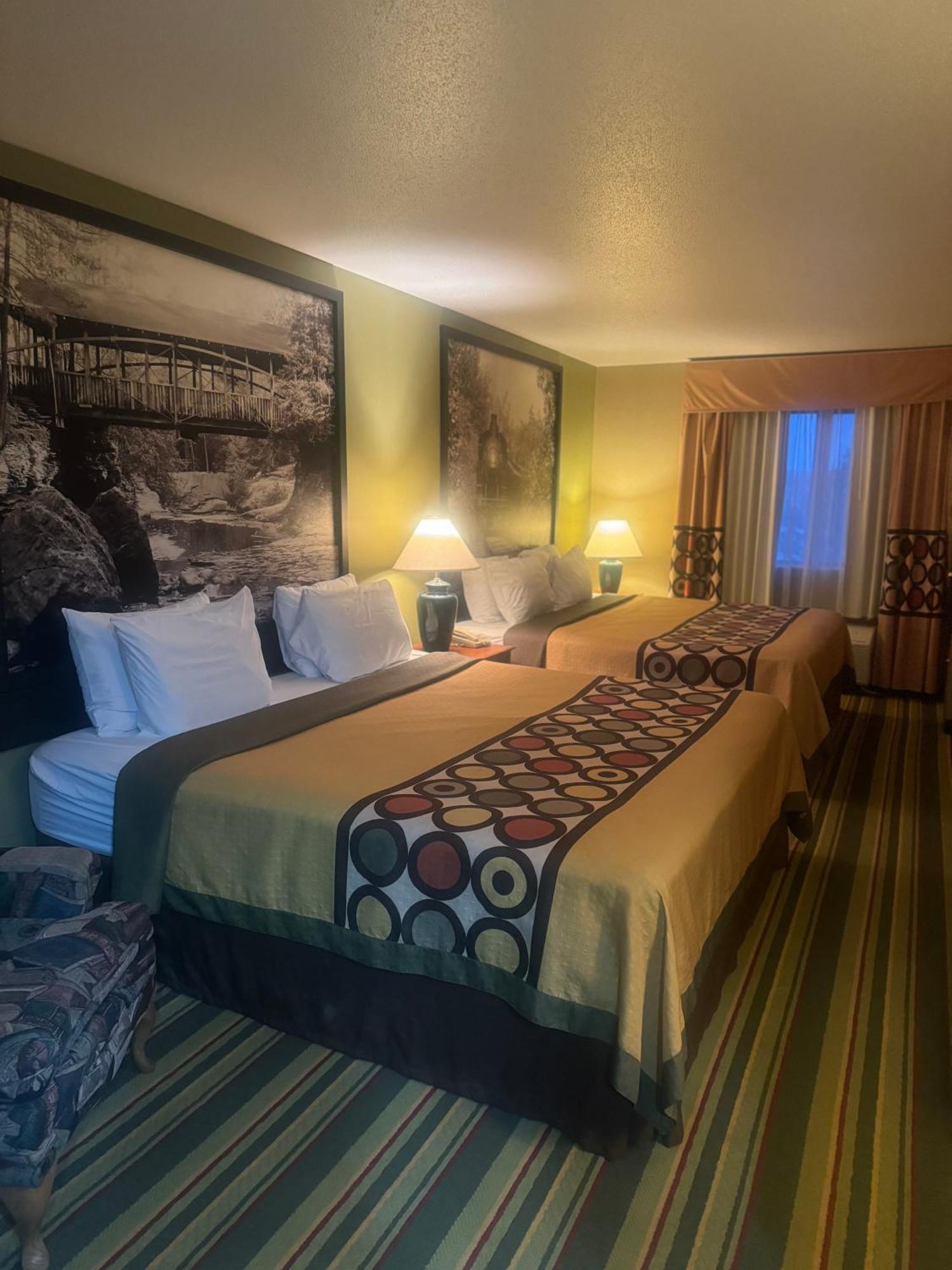 Super 8 By Wyndham Sparta Exterior photo